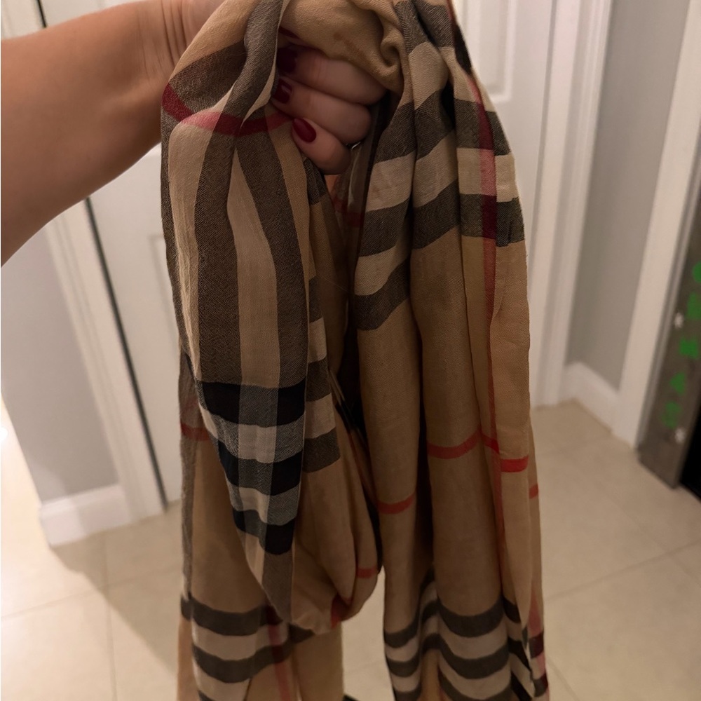 Classic Burberry wide check silk wool scarf - Picture 13 of 13